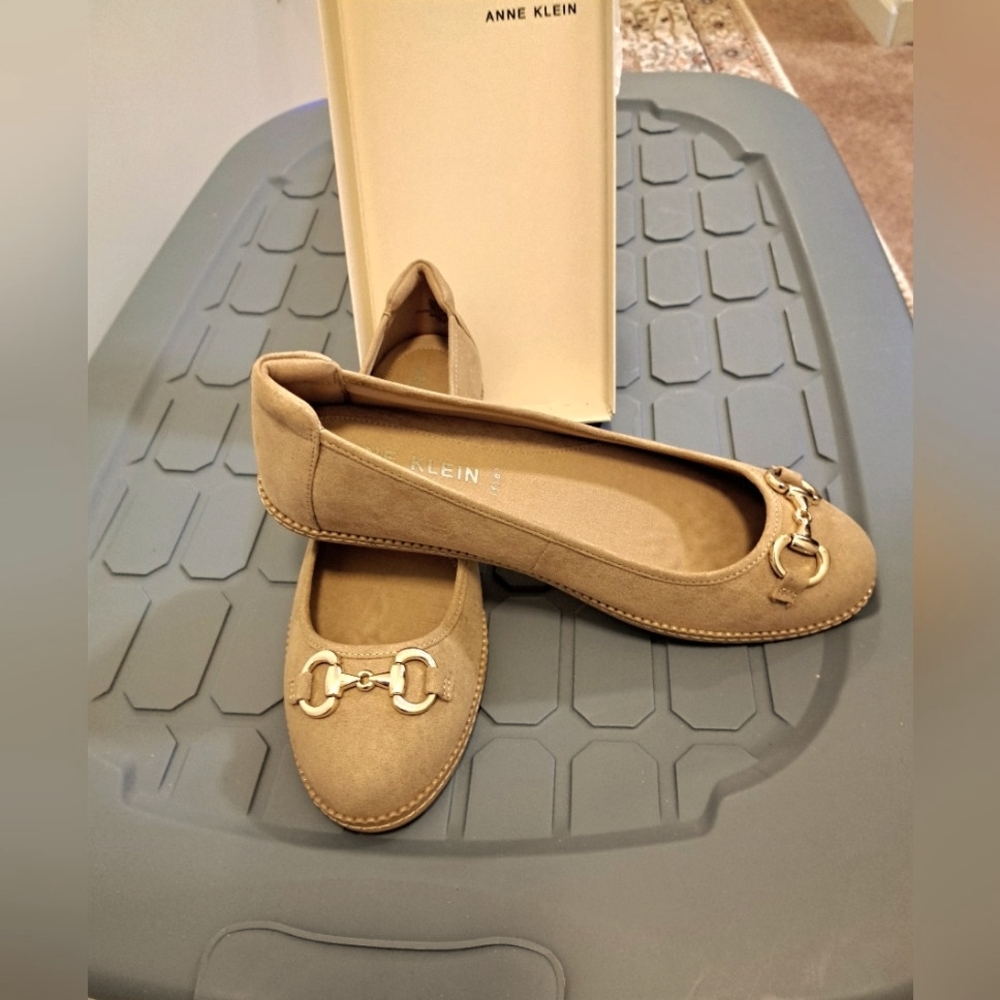 ANNE KLEIN comfort flats SHOES Elyssa BRAND NEW suede SO COMFY goldtone hardware - Picture 4 of 7